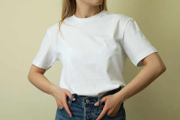 T-shirt oversize : définition, style et comment le porter